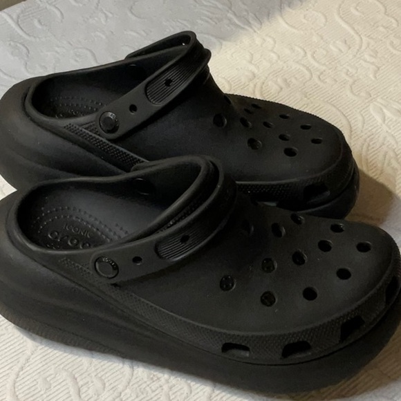 CROCS Black Classic Crush Clogs. Women’s 10, Men’s 8. Minimalist Comfort. - Picture 4 of 11